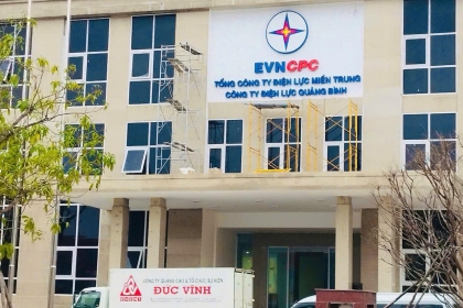 thi-cong-quang-cao-dien-luc-qb