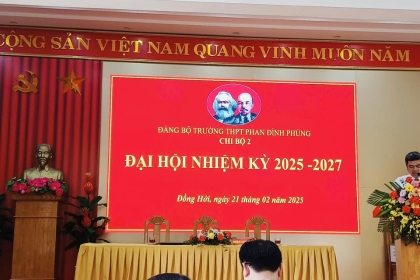 thi-cong-man-hinh-led-va-trang-tri-hoi-truong-benh-vien-huu-nghi-viet-nam-cu-ba-dong-hoi-truong-thpt-phan-dinh-phung-kip-tien-do-dai-hoi