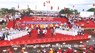 Lễ hội bơi, đua thuyền truyền thống trên sông Kiến Giang huyện Lệ Thủy năm 2016